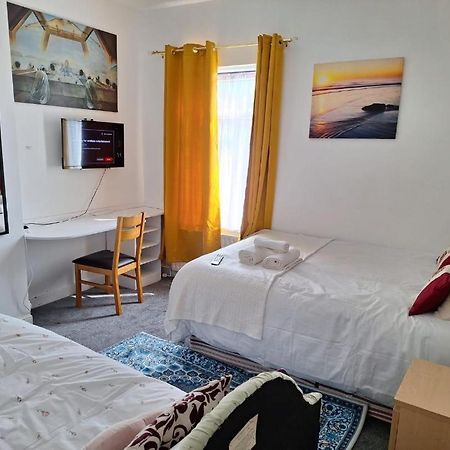 12 Cornwallis Lodge Family Room 1 Stoke-on-Trent エクステリア 写真