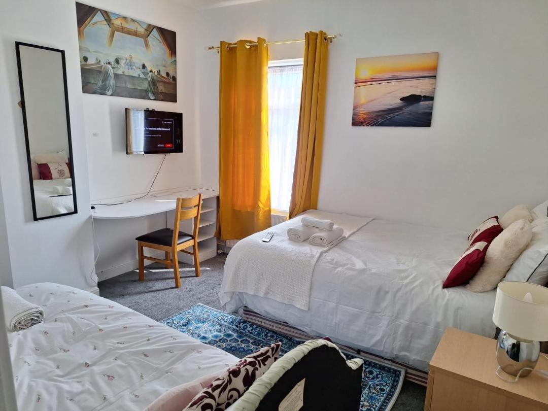12 Cornwallis Lodge Family Room 1 Stoke-on-Trent エクステリア 写真
