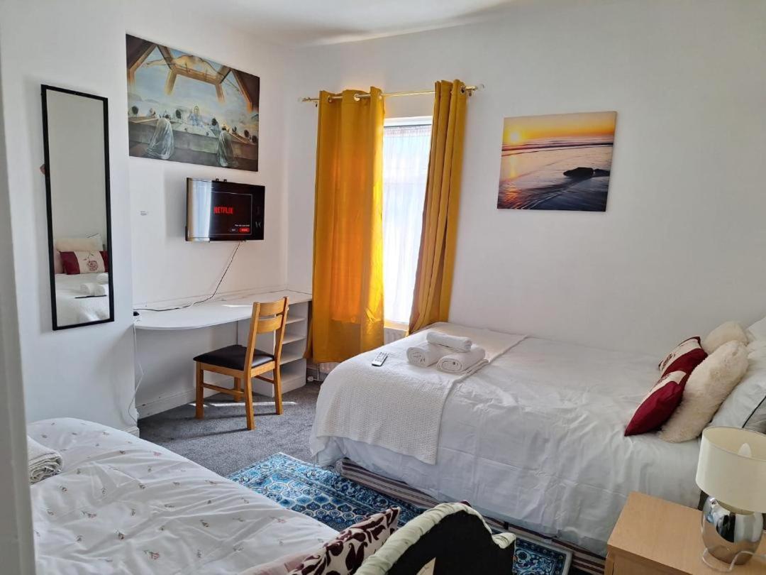 12 Cornwallis Lodge Family Room 1 Stoke-on-Trent エクステリア 写真